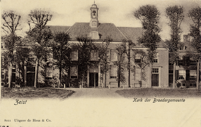 16024 Gezicht op de voorgevel van de kerk van de Evangelische Broedergemeente (Zusterplein 12) en aangrenzende ...